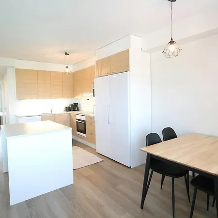 Spacious For 5 Апартаменты Коувола